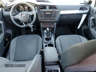2020 Volkswagen Tiguan S z VIN 3VV0B7AXXLM102942, wystawiony jako Copart lot #79536254 z przebiegiem 53 069 mil mil oraz Szkoda całkowita • Salvage title. Historia ofert i sprzedaży dostępna na DreamBid. Obrazek 8.