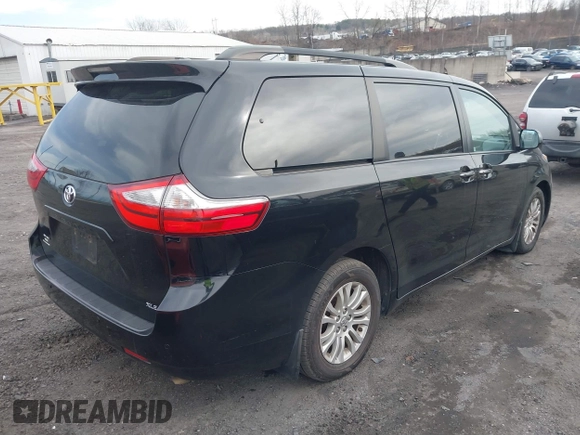 2017 Toyota Sienna XLE Auto Access Seat with VIN 5TDYZ3DC4HS886380, listed as a IAAI auction lot 41819662 with 382,793 mi miles. Bid and sale history available at carsss.com. Image 4.