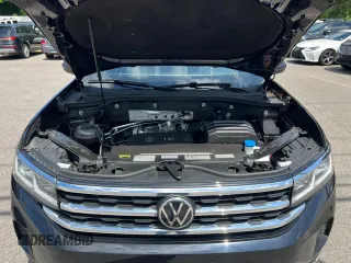 2020 Volkswagen Atlas S with VIN 1V2GC2CA3LC225388, listed as a Copart auction lot 62426205 with 133,709 mi miles and Clean title. Bid and sale history available at DreamBid. Image 8.