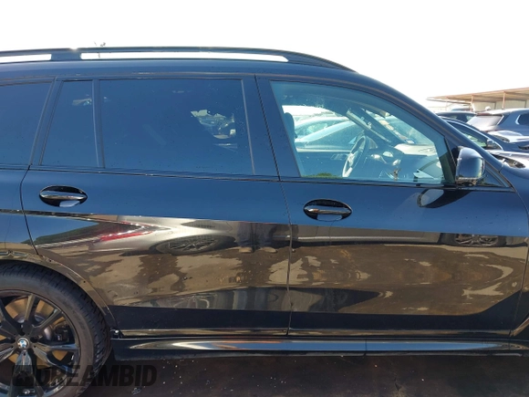 2024 BMW X7 M60i with VIN 5UX33EM09R9U06877, listed as a IAAI auction lot 41919988 with 25,015 mi miles. Bid and sale history available at carsss.com. Image 14.