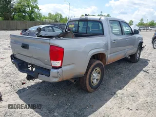 2017 Toyota Tacoma SR5 z VIN 3TMCZ5ANXHM109312, wystawiony jako IAAI lot #42126294 z przebiegiem 82 988 mil mil oraz . Historia ofert i sprzedaży dostępna na DreamBid. Obrazek 4.