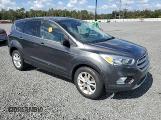 2017 Ford Escape SE with VIN 1FMCU0GD3HUD81918, listed as a Copart auction lot 51386635 with 0 mi miles and Salvage Title. Bid and sale history available at carsss.com. Image 4.