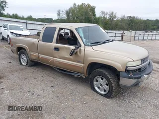 2000 Chevrolet Silverado 1500 LS with VIN 2GCEK19T3Y1308251, listed as a IAAI auction lot 40804829 with 407,782 mi miles. Bid and sale history available at carsss.com. Image 1.
