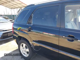 2007 Kia Sportage LX with VIN KNDJF724877313178, listed as a IAAI auction lot 41863492 with 199,138 mi miles. Bid and sale history available at carsss.com. Image 6.