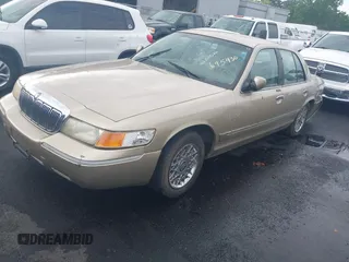 1999 Mercury Grand Marquis GS z VIN 2MEFM74W4XX645430, wystawiony jako IAAI lot #42154522 z przebiegiem 152 306 mil mil oraz . Historia ofert i sprzedaży dostępna na DreamBid. Obrazek 2.