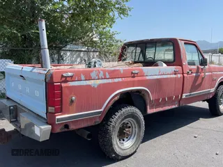 1986 Ford F-250 z VIN 1FTHF26L6GPA07454, wystawiony jako Copart lot #65404175 z przebiegiem 69 638 mil mil oraz Czysty tytuł • Clean title. Historia ofert i sprzedaży dostępna na DreamBid. Obrazek 4.