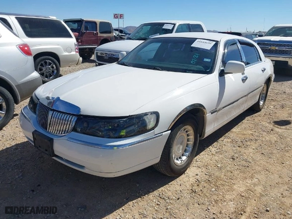1999 Lincoln Town Car Signature with VIN 1LNHM82W5XY662946, listed as a IAAI auction lot 41644695 with 281,896 mi miles. Bid and sale history available at carsss.com. Image 2.