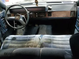 1985 Chevrolet Celebrity z VIN 2G1AW19X2F1138184, wystawiony jako Copart lot #82756234 z przebiegiem 11 872 mil mil oraz Tytuł czysty. Historia ofert i sprzedaży dostępna na DreamBid. Obrazek 8.