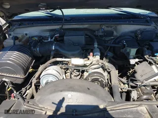 1999 GMC Suburban with VIN 3GKFK16R0XG511301, listed as a IAAI auction lot 41946753 with 231,650 mi miles. Bid and sale history available at carsss.com. Image 10.