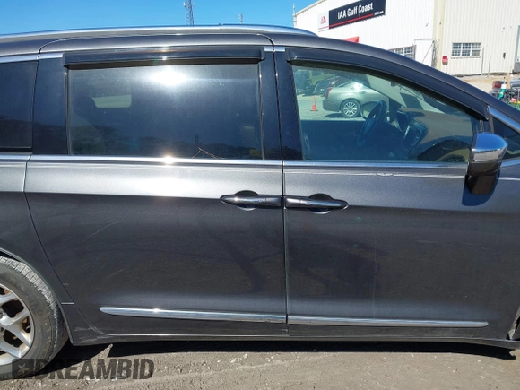 2017 Chrysler Pacifica Limited with VIN 2C4RC1GG1HR512911, listed as a IAAI auction lot 41850887 with 147,403 mi miles and . Bid and sale history available at DreamBid. Image 13.