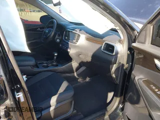 2020 Kia Sorento LX with VIN 5XYPG4A31LG688390, listed as a IAAI auction lot 41584820 with 116,916 mi miles. Bid and sale history available at carsss.com. Image 5.