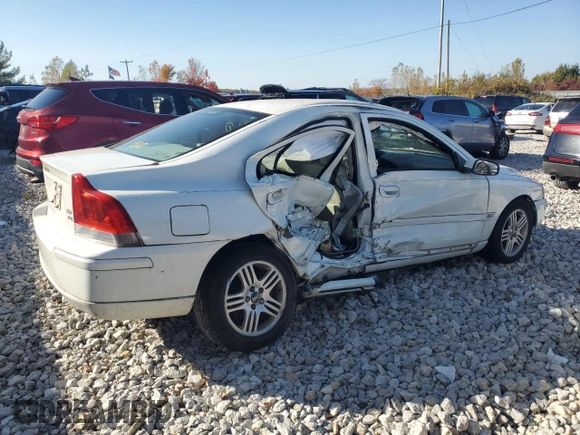 2005 Volvo S60 with VIN YV1RH592352442343, listed as a Copart auction lot 76818474 with 202,937 mi miles and Clean Title. Bid and sale history available at carsss.com. Image 3.