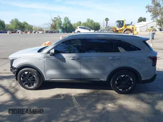 2025 Kia Sorento S z VIN 5XYRL4JC4SG324838, wystawiony jako IAAI lot #42328103 z przebiegiem 9 253 mil mil oraz . Historia ofert i sprzedaży dostępna na DreamBid. Obrazek 15.