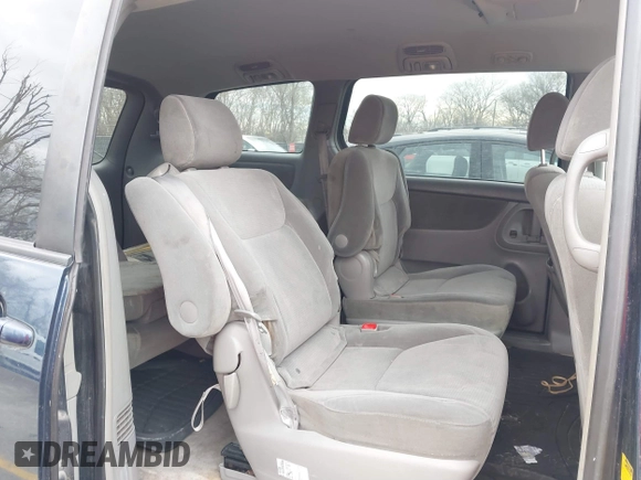 2005 Toyota Sienna LE with VIN 5TDBA23C25S048997, listed as a IAAI auction lot 41883065 with 245,085 mi miles. Bid and sale history available at carsss.com. Image 8.