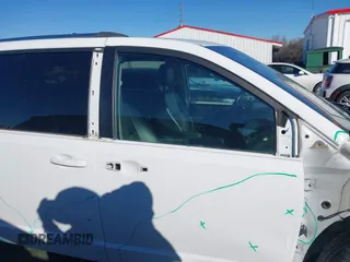 2019 Dodge Grand Caravan SXT with VIN 2C4RDGCG8KR761462, listed as a IAAI auction lot 41322097 with 132,110 mi miles. Bid and sale history available at carsss.com. Image 14.