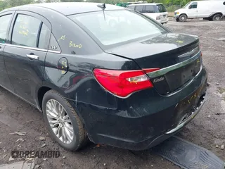 2012 Chrysler 200 Limited z VIN 1C3CCBCG1CN307925, wystawiony jako IAAI lot #42376004 z przebiegiem 92 401 mil mil oraz . Historia ofert i sprzedaży dostępna na DreamBid. Obrazek 6.