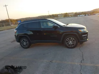 2017 Jeep Compass Latitude with VIN 3C4NJDBB8HT664781, listed as a IAAI auction lot 40670412 with 125,593 mi miles. Bid and sale history available at carsss.com. Image 14.