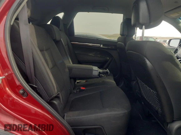 2014 Kia Sorento LX z VIN 5XYKTDA64EG519872, wystawiony jako Copart lot #51453065 z przebiegiem 145 868 mil mil oraz Czysty tytuł • Clean title. Historia ofert i sprzedaży dostępna na DreamBid. Obrazek 10.