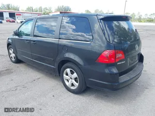 2010 Volkswagen Routan SE with VIN 2V4RW3D12AR186616, listed as a IAAI auction lot 42087154 with 90,735 mi miles. Bid and sale history available at carsss.com. Image 3.
