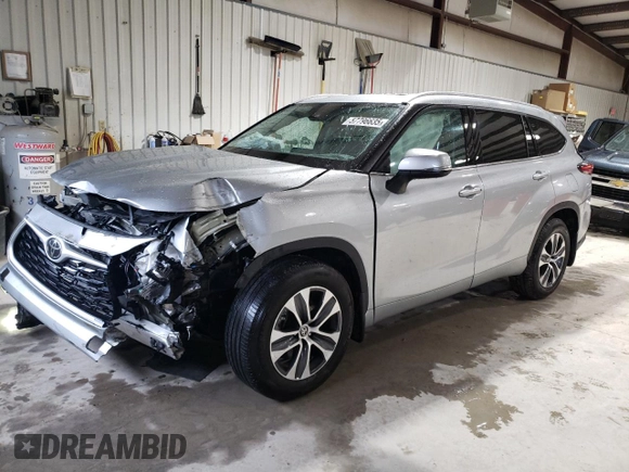 2022 Toyota Highlander XLE with VIN 5TDGZRBH6NS163543, listed as a Copart auction lot 57796635 with 26,011 mi miles and Salvage title. Bid and sale history available at DreamBid. Image 1.