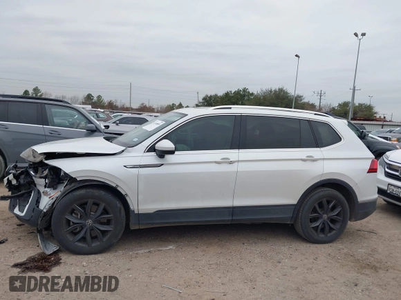 2023 Volkswagen Tiguan SE with VIN 3VVNB7AX8PM099759, listed as a IAAI auction lot 41340885 with 28,562 mi miles and . Bid and sale history available at DreamBid. Image 14.