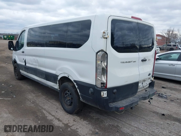 2019 Ford Transit Passenger XL z VIN 1FBZX2ZM7KKA47090, wystawiony jako IAAI lot #41823708 z przebiegiem 236 058 mil mil oraz . Historia ofert i sprzedaży dostępna na DreamBid. Obrazek 3.
