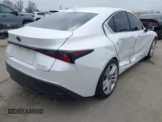2021 Lexus IS 300 z VIN JTHCA1D27M5115858, wystawiony jako IAAI lot #42131418 z przebiegiem 17 069 mil mil oraz . Historia ofert i sprzedaży dostępna na DreamBid. Obrazek 4.