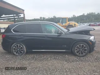 2017 BMW X5 xDrive35i z VIN 5UXKR0C58H0U55596, wystawiony jako IAAI lot #40291461 z przebiegiem 97 720 mil mil oraz . Historia ofert i sprzedaży dostępna na DreamBid. Obrazek 13.