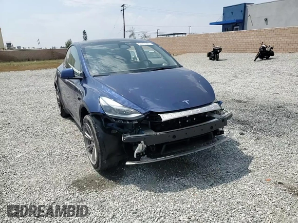 2024 Tesla Model Y z VIN 7SAYGDED3RF006264, wystawiony jako Copart lot #55210365 z przebiegiem 19 394 mil mil oraz Szkoda całkowita • Salvage title. Historia ofert i sprzedaży dostępna na DreamBid. Obrazek 14.