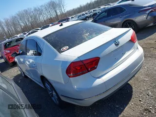 2013 Volkswagen Passat SEL Premium z VIN 1VWCN7A39DC036013, wystawiony jako IAAI lot #41632682 z przebiegiem 158 680 mil mil oraz . Historia ofert i sprzedaży dostępna na DreamBid. Obrazek 3.