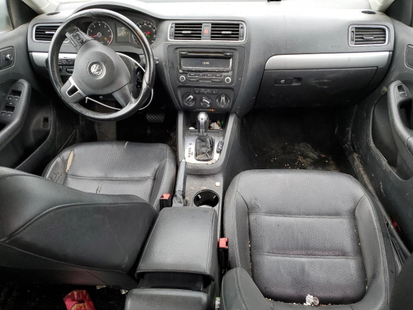 2013 Volkswagen Jetta SE z VIN 3VWDX7AJ3DM450464, wystawiony jako Copart lot #55464505 z przebiegiem 201 001 mil mil oraz Nie do naprawy • Non repairable. Historia ofert i sprzedaży dostępna na DreamBid. Obrazek 8.