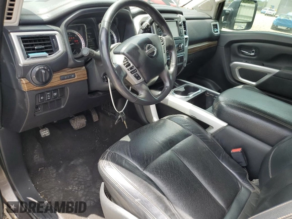 2017 Nissan Titan SL z VIN 1N6BA1F27HN547900, wystawiony jako Copart lot #61768145 z przebiegiem 148 383 mil mil oraz Szkoda całkowita • Salvage title. Historia ofert i sprzedaży dostępna na DreamBid. Obrazek 8.