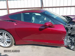 2018 Chevrolet Corvette 2LT z VIN 1G1YC2D76J5105586, wystawiony jako IAAI lot #41869092 z przebiegiem 76 356 mil mil oraz . Historia ofert i sprzedaży dostępna na DreamBid. Obrazek 14.