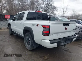 2022 Nissan Frontier SV z VIN 1N6ED1EJ2NN646035, wystawiony jako IAAI lot #41702459 z przebiegiem 93 030 mil mil oraz . Historia ofert i sprzedaży dostępna na DreamBid. Obrazek 3.