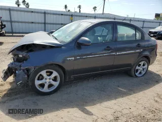 2008 Hyundai Accent GLS z VIN KMHCN46C98U243362, wystawiony jako Copart lot #53572565 z przebiegiem 192 980 mil mil oraz Szkoda całkowita • Salvage title. Historia ofert i sprzedaży dostępna na DreamBid. Obrazek 1.