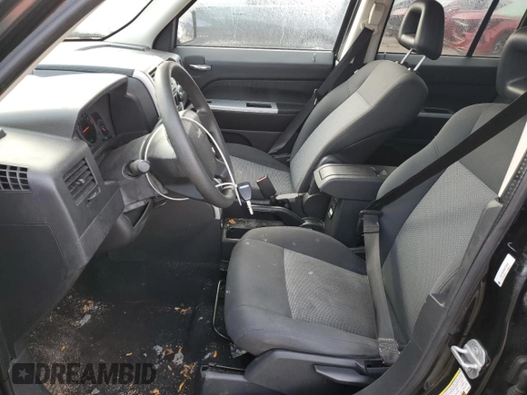 2008 Jeep Patriot Sport with VIN 1J8FT28W88D772426, listed as a Copart auction lot 82000924 with 220,130 mi miles and Clean Title. Bid and sale history available at carsss.com. Image 7.