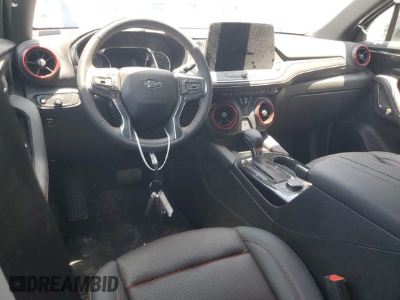 2025 Chevrolet Blazer RS z VIN 3GNKBERSXSS191207, wystawiony jako Copart lot #60228005 z przebiegiem 1 683 mil mil oraz Szkoda całkowita • Salvage title. Historia ofert i sprzedaży dostępna na DreamBid. Obrazek 8.