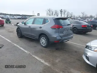2018 Nissan Rogue SV z VIN KNMAT2MV5JP585695, wystawiony jako IAAI lot #41613763 z przebiegiem 45 091 mil mil oraz . Historia ofert i sprzedaży dostępna na DreamBid. Obrazek 3.