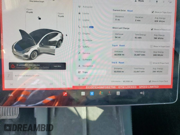 2021 Tesla Model 3 Standard Range Plus z VIN 5YJ3E1EA6MF082796, wystawiony jako Copart lot #53110955 z przebiegiem 92 009 mil mil oraz Szkoda całkowita • Salvage title. Historia ofert i sprzedaży dostępna na DreamBid. Obrazek 9.