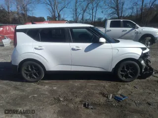 2020 Kia Soul S with VIN KNDJ23AU0L7041161, listed as a IAAI auction lot 41358648 with 37,946 mi miles. Bid and sale history available at carsss.com. Image 14.
