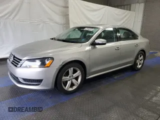 2013 Volkswagen Passat SE z VIN 1VWBP7A31DC079105, wystawiony jako Copart lot #54223535 z przebiegiem 182 979 mil mil oraz Czysty tytuł • Clean title. Historia ofert i sprzedaży dostępna na DreamBid. Obrazek 1.