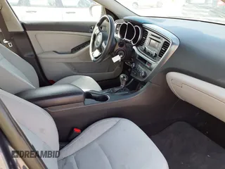 2015 Kia Optima LX z VIN 5XXGM4A7XFG451577, wystawiony jako IAAI lot #41771277 z przebiegiem 60 103 mil mil oraz . Historia ofert i sprzedaży dostępna na DreamBid. Obrazek 5.