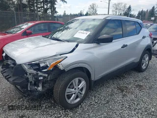 2020 Nissan Kicks S z VIN 3N1CP5BV6LL492817, wystawiony jako IAAI lot #41940178 z przebiegiem 52 327 mil mil oraz . Historia ofert i sprzedaży dostępna na DreamBid. Obrazek 2.
