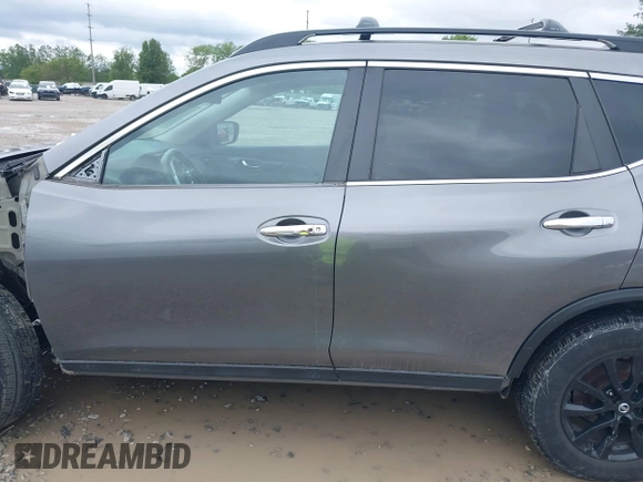 2017 Nissan Rogue SL z VIN 5N1AT2MVXHC806723, wystawiony jako IAAI lot #42331531 z przebiegiem 103 565 mil mil oraz . Historia ofert i sprzedaży dostępna na DreamBid. Obrazek 13.