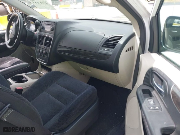 2014 Dodge Grand Caravan SXT with VIN 2C4RDGCGXER465279, listed as a IAAI auction lot 41917585 with 60,747 mi miles. Bid and sale history available at carsss.com. Image 5.