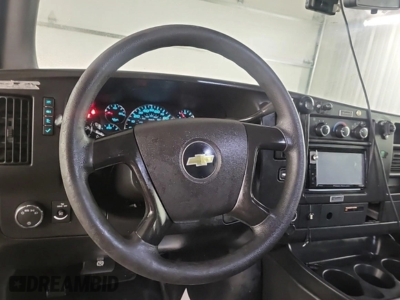 2014 Chevrolet Express Cargo z VIN 1GCSGAFXXE1162573, wystawiony jako IAAI lot #42547277 z przebiegiem 230 224 mil mil oraz . Historia ofert i sprzedaży dostępna na DreamBid. Obrazek 31.