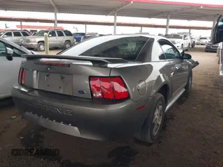 2002 Ford Mustang Standard z VIN 1FAFP40482F157569, wystawiony jako IAAI lot #42372535 z przebiegiem 76 944 mil mil oraz . Historia ofert i sprzedaży dostępna na DreamBid. Obrazek 4.