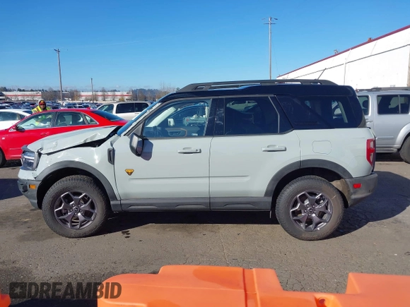 2024 Ford Bronco Sport Badlands z VIN 3FMCR9D9XRRE94327, wystawiony jako IAAI lot #41681554 z przebiegiem 8 050 mil mil oraz . Historia ofert i sprzedaży dostępna na DreamBid. Obrazek 14.