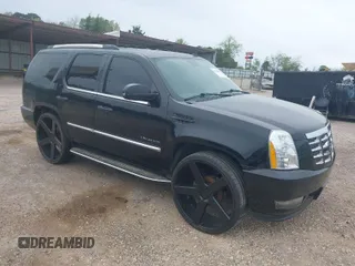 2010 Cadillac Escalade z VIN 1GYUCAEF1AR264105, wystawiony jako IAAI lot #41882488 z przebiegiem 190 113 mil mil oraz . Historia ofert i sprzedaży dostępna na DreamBid. Obrazek 1.