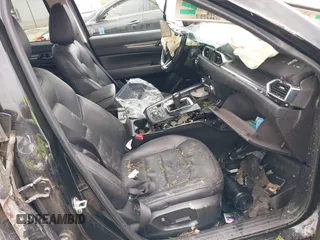 2018 Mazda CX-5 Grand Touring z VIN JM3KFADM8J0325157, wystawiony jako IAAI lot #42214750 z przebiegiem Nie podano mil oraz . Historia ofert i sprzedaży dostępna na DreamBid. Obrazek 5.